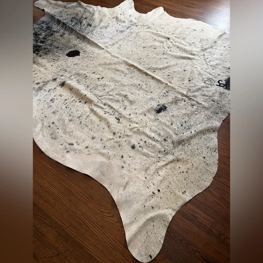Natural Texas Cowhide Rug in Black and Cream